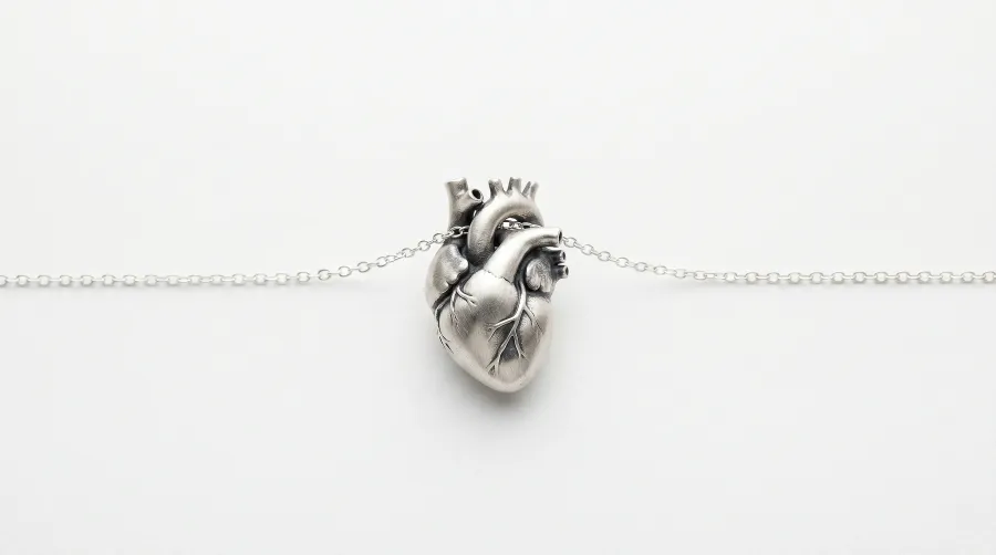 El corazon anatomico en las joyas: significado, historia y estetica