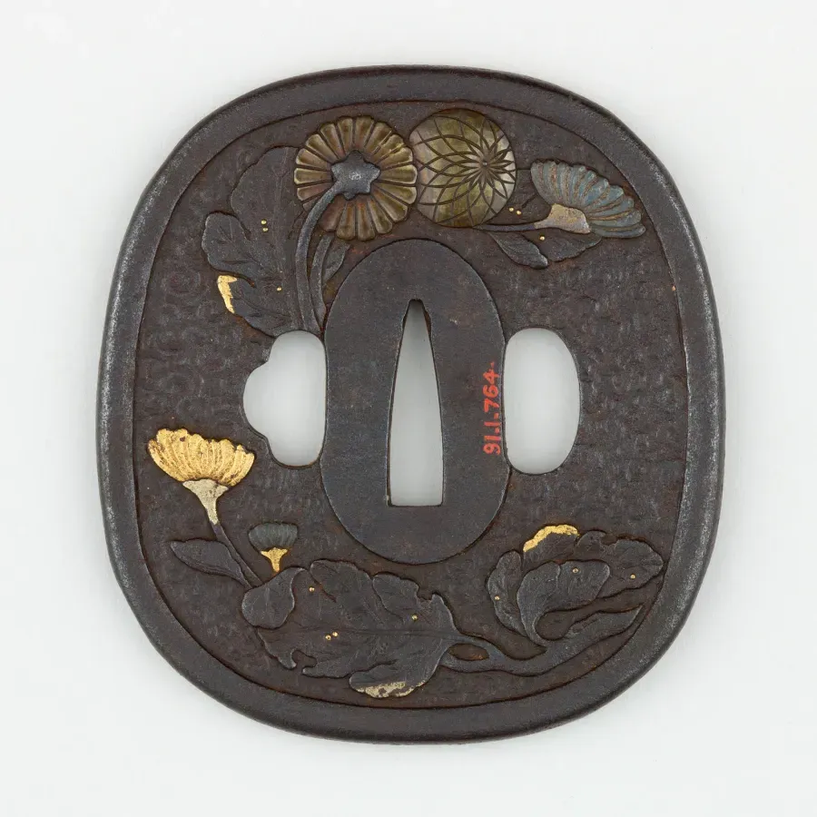 Tsuba japonesa (guarda de espada) con motivo de mariposa, periodo Edo, The Met
