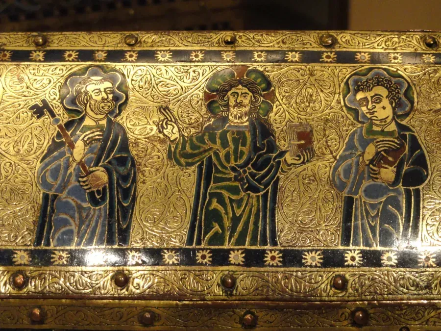 Arqueta-relicario de Limoges, c. 1175-1180, esmalte champlevé sobre cobre dorado con núcleo de roble