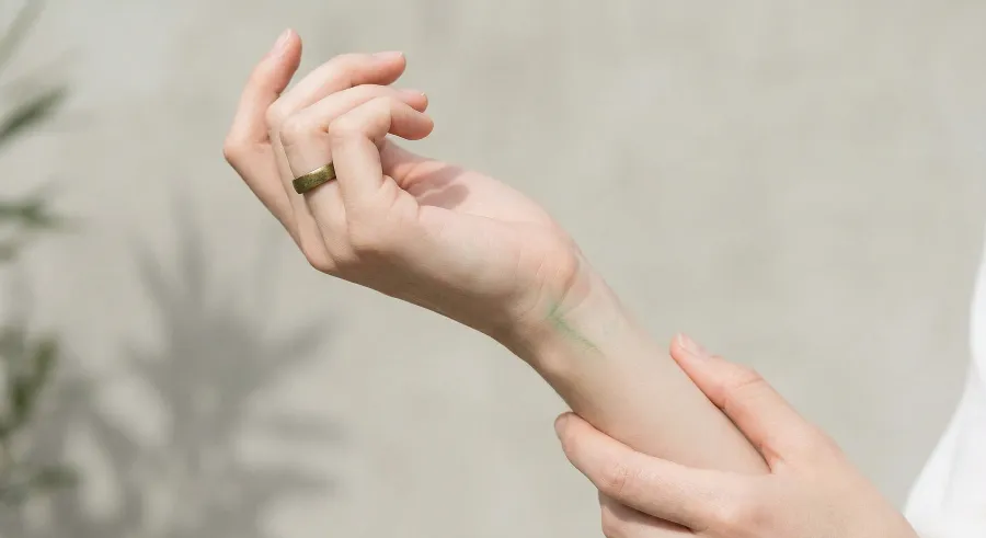 Por que las joyas ponen la piel verde y como solucionarlo