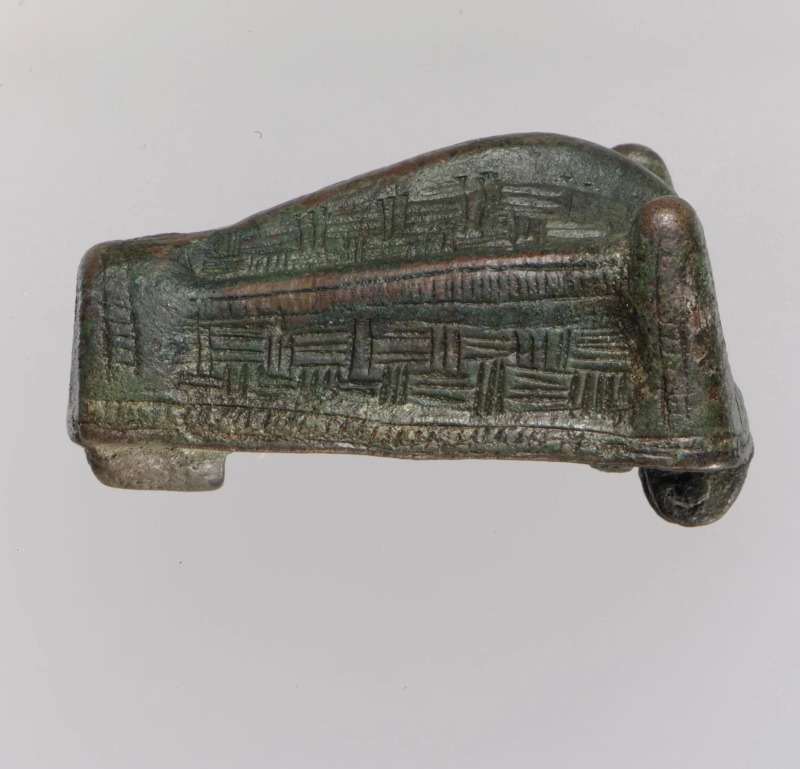 Викингская брошь с головой зверя из позолоченного сплава меди, 1000-1100 годы
