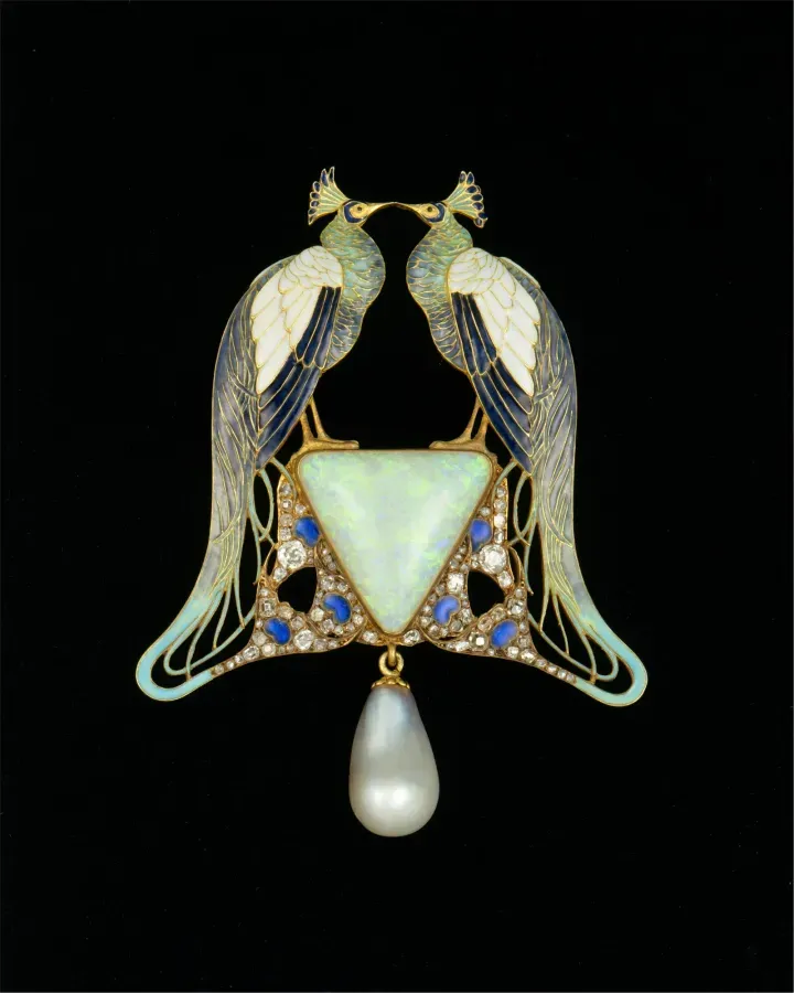 Colgante frances Art Nouveau con opalo, perla y diamantes de René Lalique, hacia 1901, Metropolitan Museum of Art