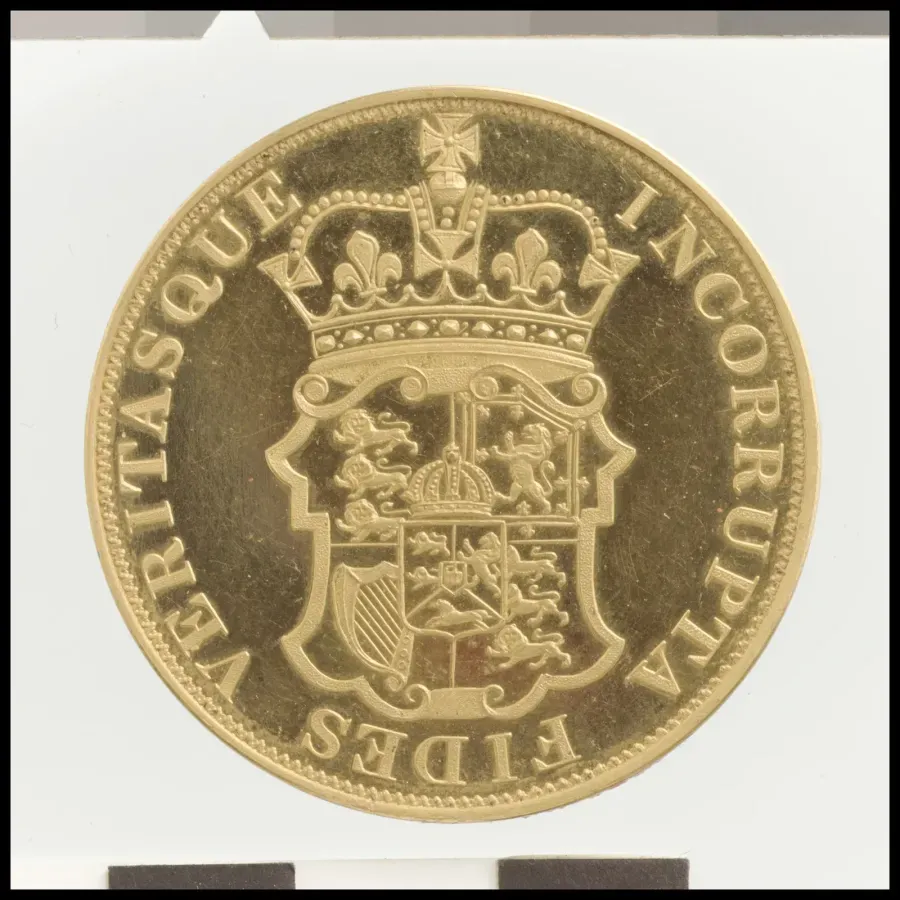 Moneda británica 'crown' de Jorge III por William Wyon, Royal Mint, 1817