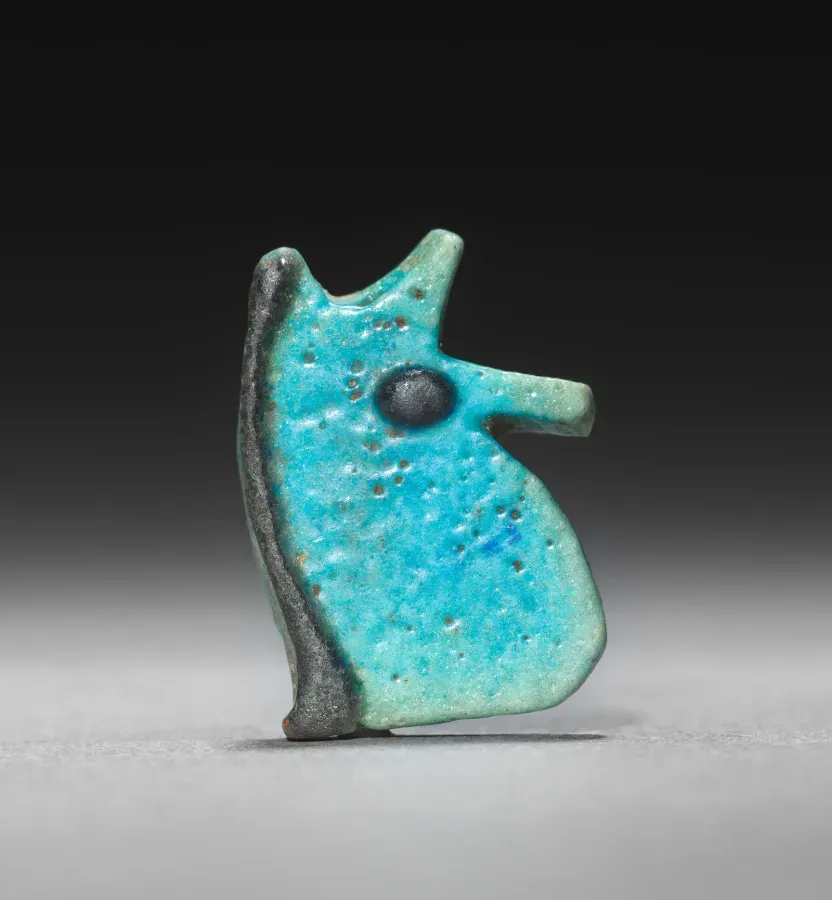 Amuleto del Ojo de Horus (Udyat) en fayenza egipcia antigua, Tercer Periodo Intermedio, dinastias 22-25, 945-715 a. C.
