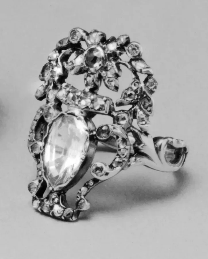 Anillo frances de finales del siglo XVIII con disenso giardinetti en forma de ramo