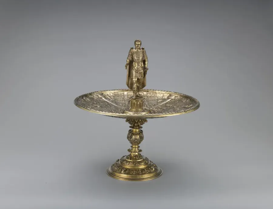 Taza renacentista con la figura del emperador Vitelio, plata parcialmente dorada, hacia 1587-1599