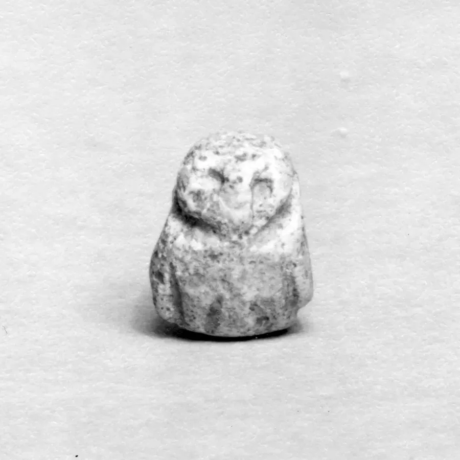 Amuleto mesopotamico de piedra en forma de buho, alrededor del 3000 a. C., periodo protoliterario
